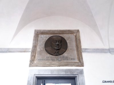 Hôtel-Dieu de Lyon - Cloître, plaque Antoine Charial
