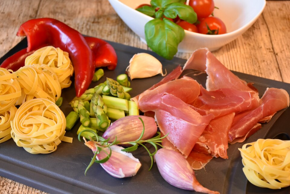 Ham tomatoes paprika