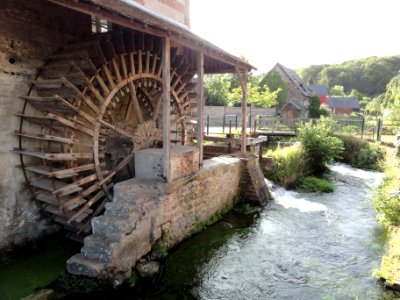 Héricourt-en-Caux (Seine-Mar.) la Durdent et le grand moulin (02)