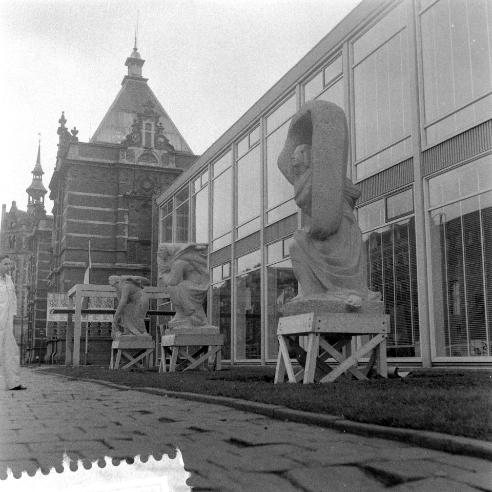 H van Lith voor Gemeentelijk Museum voor Philipsmonument donker, Bestanddeelnr 908-6423