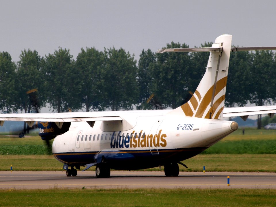 G-ZEBS Blue Islands ATR 42-320 - cn 066 pic6