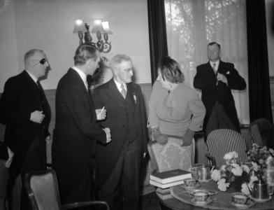 H. M. de Koningin bezoekt Leeuwarden, Bestanddeelnr 905-3258