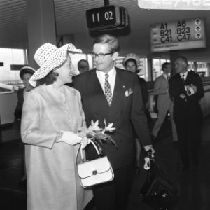 H. K. H. Prinses Margriet en Mr. Van Vollenhoven vertrekken naar het Congres van, Bestanddeelnr 922-7462
