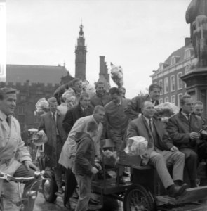 Haarlem Nicols kampioen, hier maken zij rondrit door de stad, Bestanddeelnr 918-2038