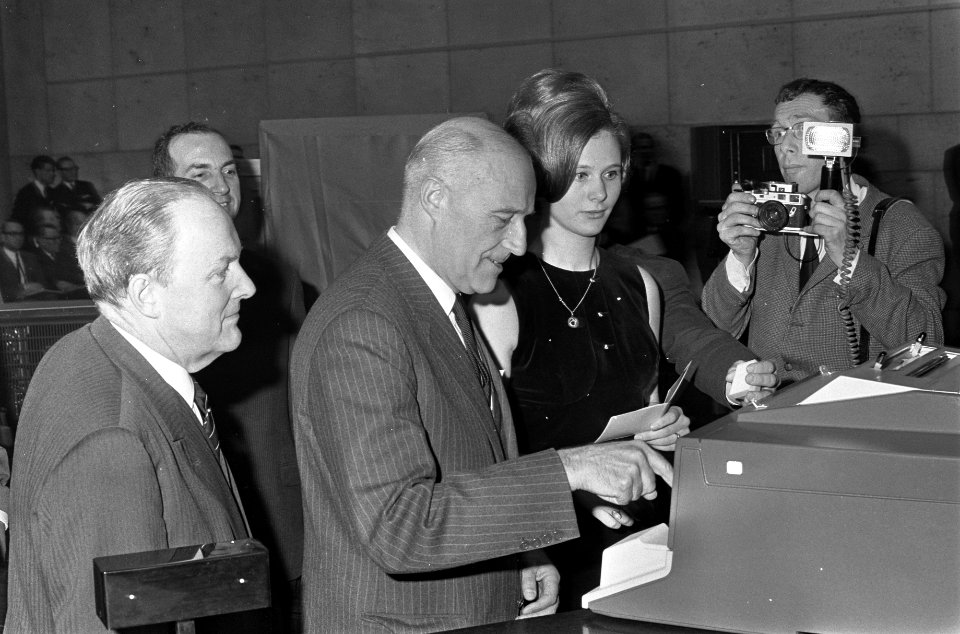 H. Reinoud stopt kaart in telex, Bestanddeelnr 922-2540