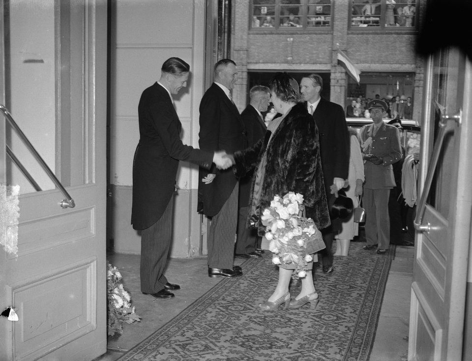 H. M. de Koningin bezoekt Leeuwarden, Bestanddeelnr 905-3260