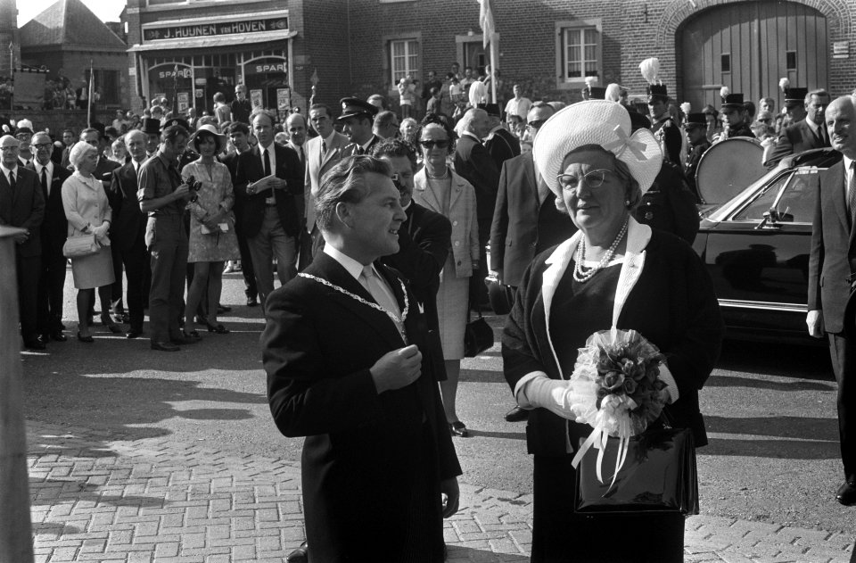 H. M. Kon. Juliana bezoekt Z. Limburg t.g.v. 25-j. herdenking van de bevrijding, Bestanddeelnr 922-7858