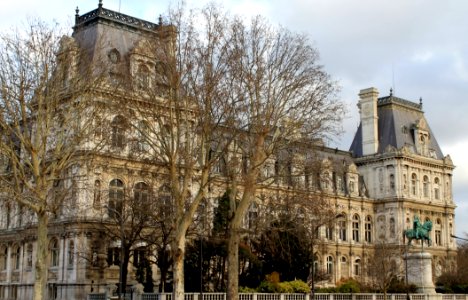 Hôtel de Ville vue arrière