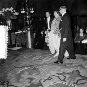 H. M. bezoekt 1e voorstelling Lime-Light Amsterdam, Bestanddeelnr 905-3998