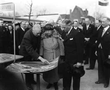 H. M. de Koningin bezoekt Jaarbeurs te Utrecht, Bestanddeelnr 902-6739