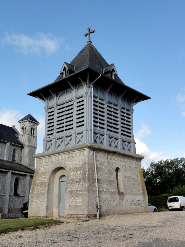 Héricourt-en-Caux (Seine-Mar.) clocher à coté de l'église