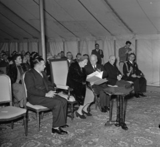 H. M. de Koningin opent tuinstad Slotermeer te Amsterdam, Bestanddeelnr 905-3488