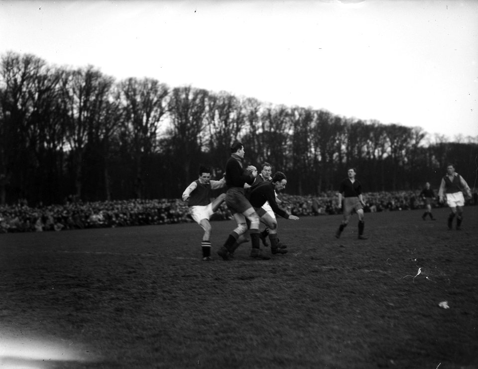 Haarlem tegen Ajax 1-1. Moment voor doel Haarlem, Bestanddeelnr 902-5261
