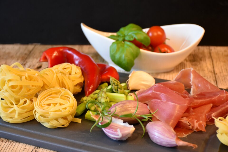 Ham tomatoes paprika