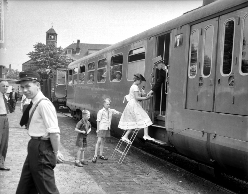 Haarlemmermeerstation een dag in gebruik voor studenten, Bestanddeelnr 908-7510