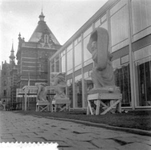 H van Lith voor Gemeentelijk Museum voor Philipsmonument donker, Bestanddeelnr 908-6424