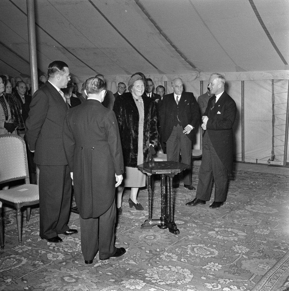 H. M. de Koningin opent tuinstad Slotermeer te Amsterdam, Bestanddeelnr 905-3492