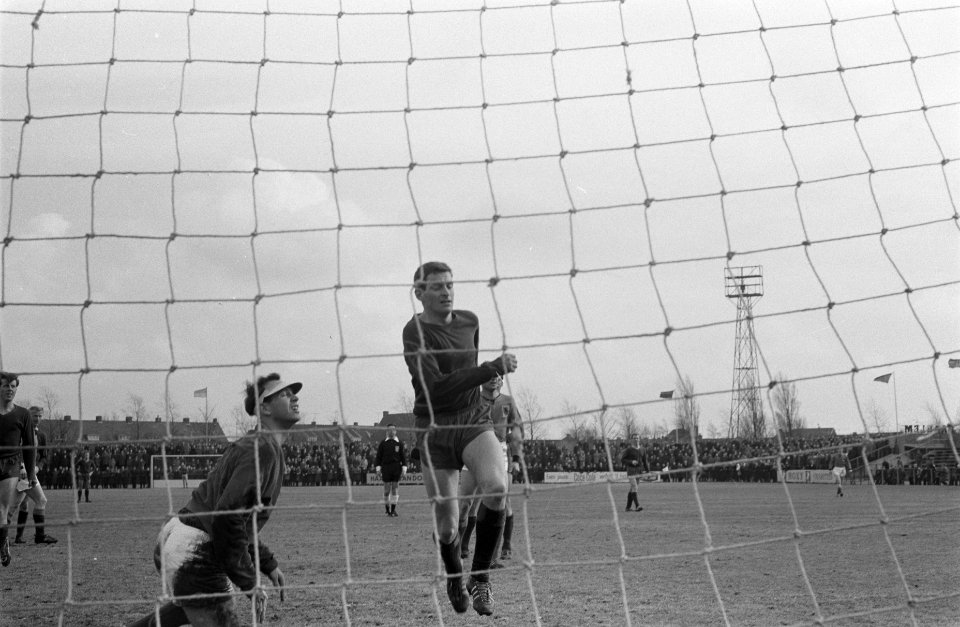 Haarlem tegen Volendam voetbal. Spelmomenten, Bestanddeelnr 914-9125