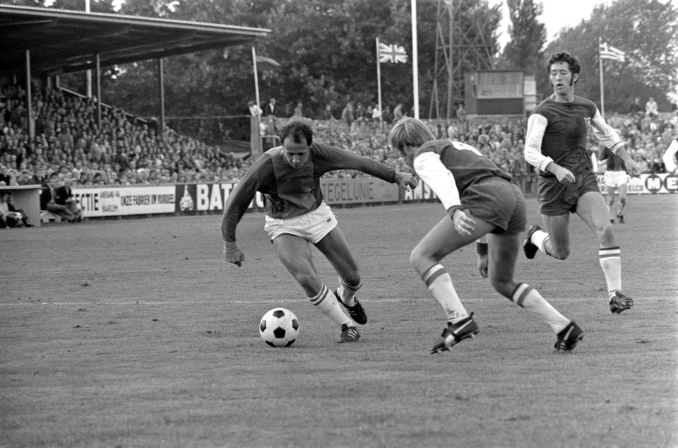 Haarlem tegen ADO 0-2 links Pas (ADO) in aktie, rechts Koopman, Bestanddeelnr 923-8392