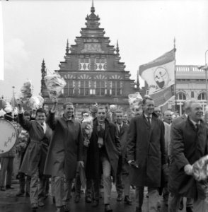Haarlem Nicols kampioen, hier maken zij rondrit door de stad, Bestanddeelnr 918-2040
