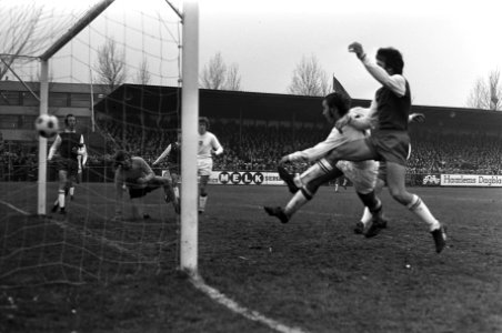 Haarlem tegen Ajax 0-4, Neeskens scoort tweede doelpunt, Bestanddeelnr 926-1553