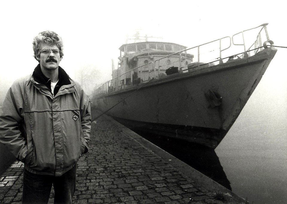Haarlemse projectontwikkelaar Rob van der Meer koopt de mijnenveger H.M. Houtepen. Aangekocht van United Photos de Boer. - Negatiefnummer 31522 k 8. - Gepubliceerd in het Haarlems Dagblad van 18.11.89