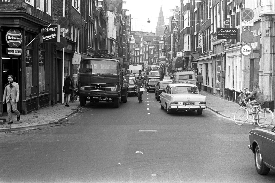 Haarlemmerstraat met autos, Bestanddeelnr 925-9912
