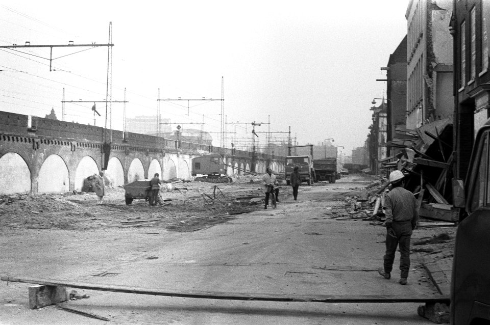 Haarlemmerstraat met autos, aanleg nieuwe weg Haarlemmerhout-tuinen, Bestanddeelnr 925-9913