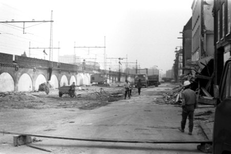 Haarlemmerstraat met autos, aanleg nieuwe weg Haarlemmerhout-tuinen, Bestanddeelnr 925-9913