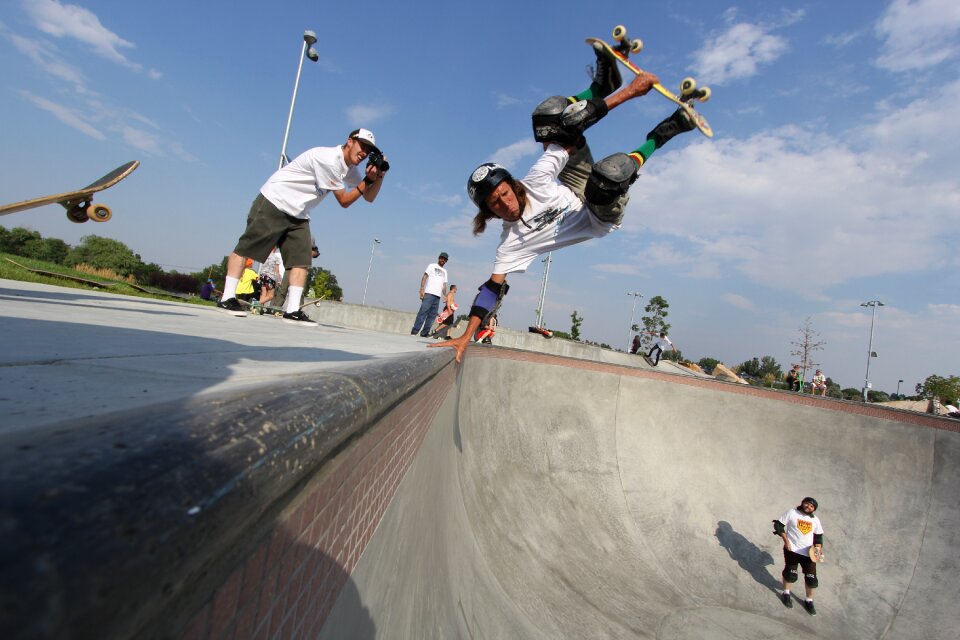 Pool bowl skatepark