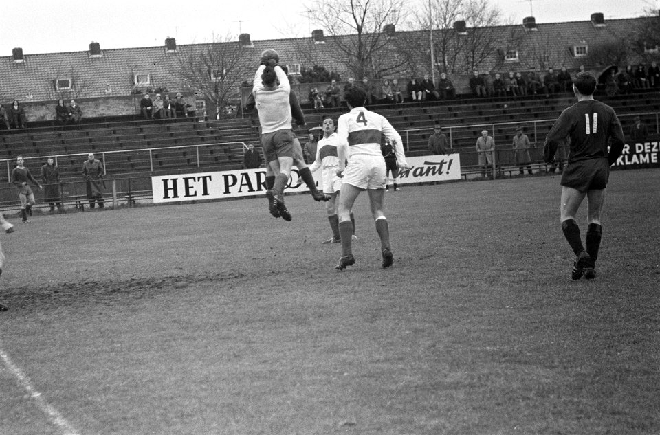 Haarlem tegen Helmondia 55 , speelmoment, Bestanddeelnr 914-6161