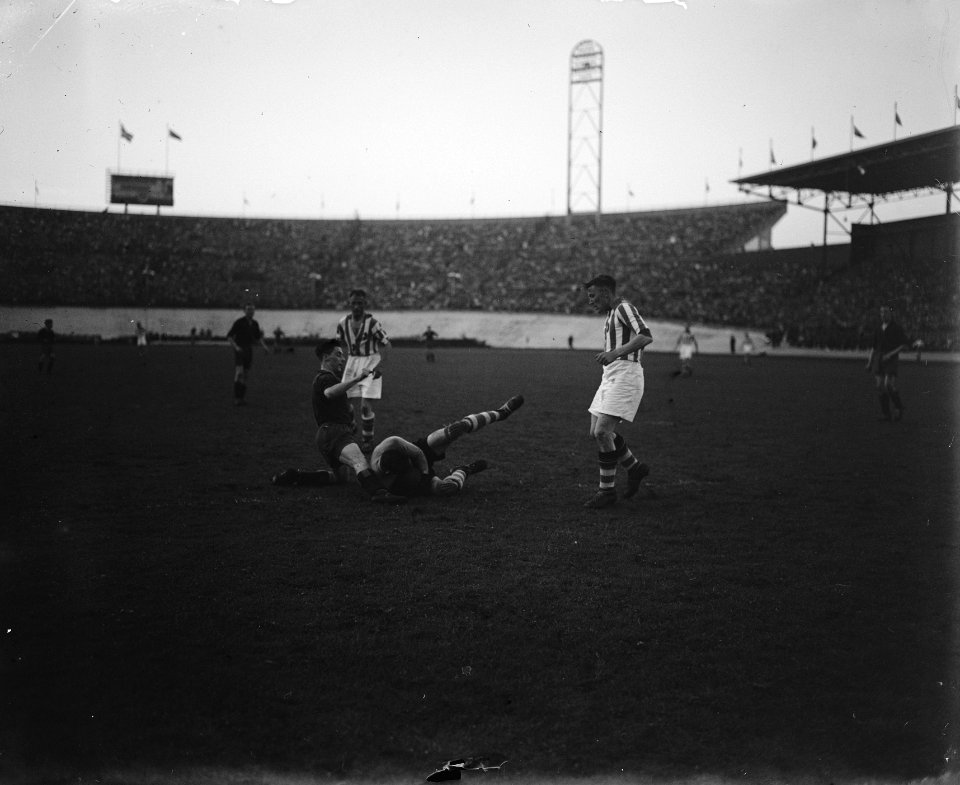 Haarlem tegen Heerenveen. Veenstra bal, Bestanddeelnr 902-7218