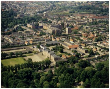 Haarlem noord met gezicht op St. Johannes de Deo en op de voorgrond het gebied van de Ripperdakazerne. NL-HlmNHA 54035208