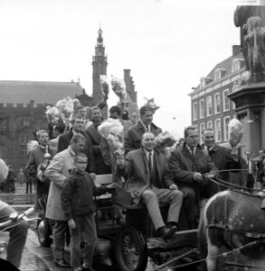 Haarlem Nicols kampioen, hier maken zij rondrit door de stad, Bestanddeelnr 918-2037