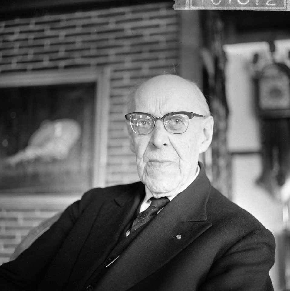 Haarlemse portret en stillevenschilder G D Gratema 22 maart aanstaande 90 jaar, Bestanddeelnr 916-1812
