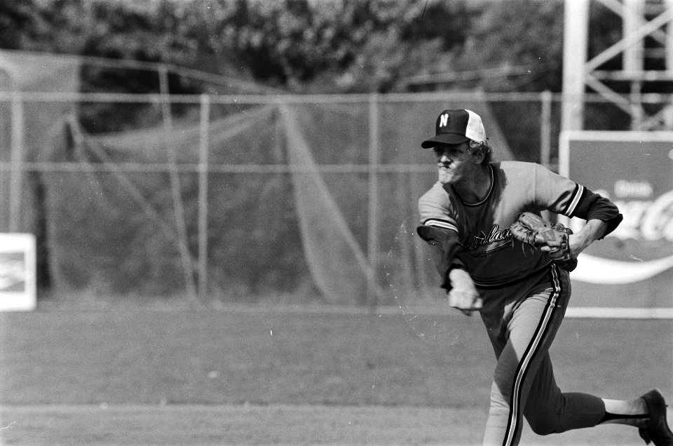 Haarlemse honkbalweek Nederland tegen Japan pitcher Martin Ronnenbergh in actie, Bestanddeelnr 929-8636