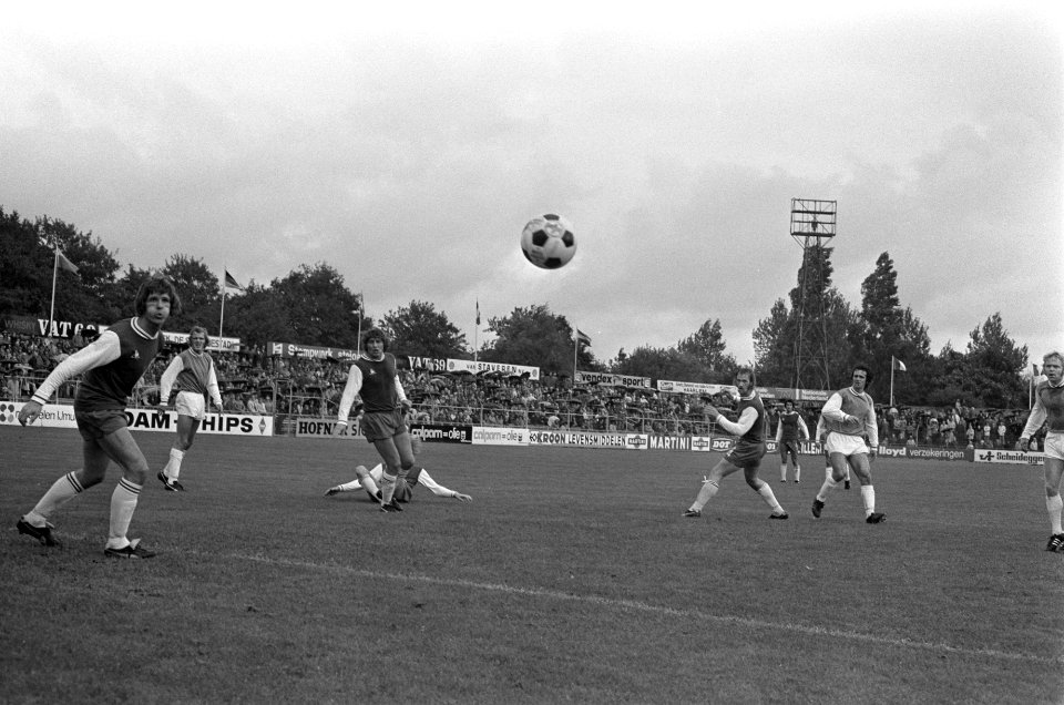 Haarlem tegen PSV 2-0, spelmoment, links Willy van der Kerkhoff, Bestanddeelnr 926-7147