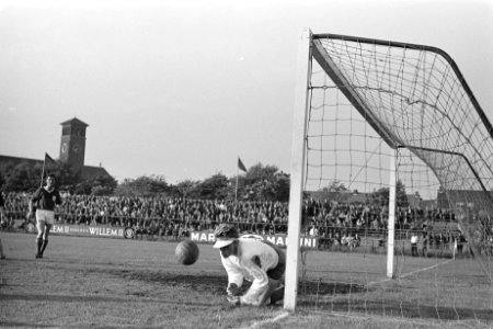 Haarlem tegen DFC 2-3 DFC doelman Harry Hentenaar, Bestanddeelnr 915-2585