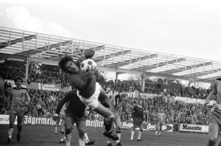 Haarlem tegen FC Amsterdam 3-1 Jan Jongbloed in aktie, Bestanddeelnr 928-8453
