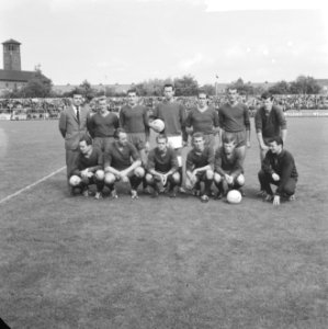 Haarlem tegen Xerxes 5-2, elftal Haarlem, staand v.l.n.r. trainer Van Wilsum , F, Bestanddeelnr 914-2888