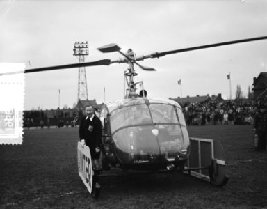 Haarlem tegen Rapid, aankomst scheidsrechter per helicopter, Bestanddeelnr 906-8896