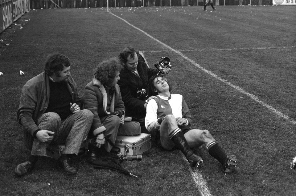 Haarlem tegen Feyenoord 0-3, KNVB-beker, Peter Ressel tussen de fotografen, Bestanddeelnr 926-0908