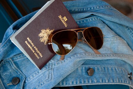 Holiday customs sunglasses