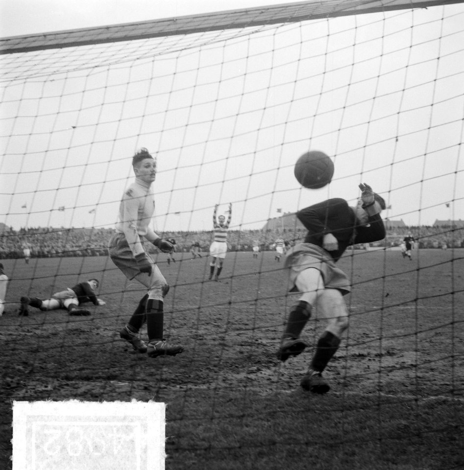 Haarlem tegen Blauw-Wit kopbal Koekebakker voetbal, Bestanddeelnr 904-4982