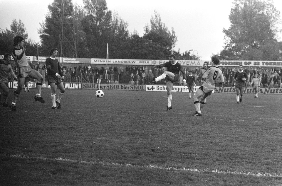 Haarlem tegen FC Amsterdam 3-1 Kip scoort tweede doelpunt, Bestanddeelnr 928-8454