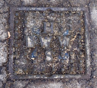 H BWW S street hole cover - Beacon Hill - Boston, MA - DSC02189