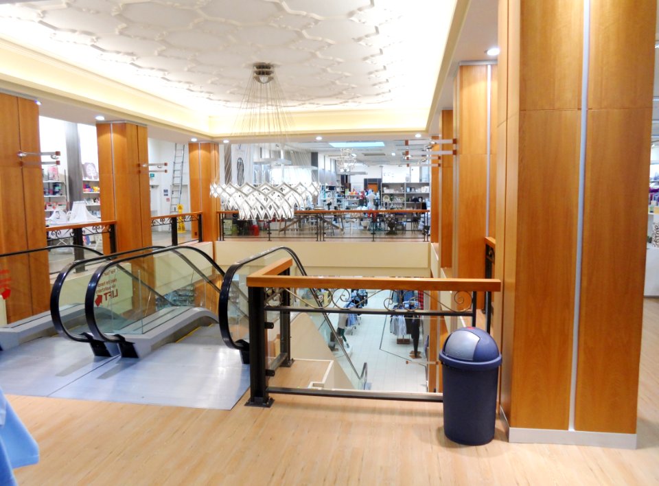 H & J's Invercargill escalator