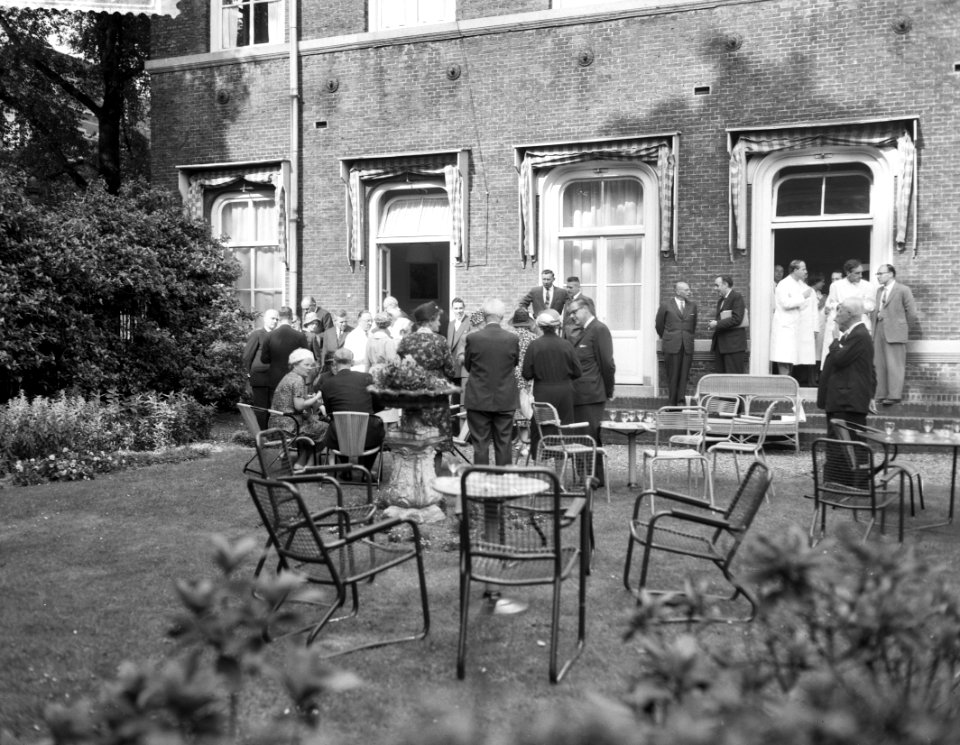 H M de Koningin bezoekt het Ant van Leeuwenhoekhuis, Bestanddeelnr 912-6252