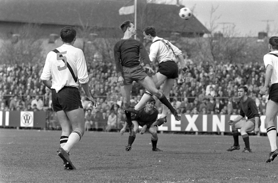 Haarlem tegen VVV 0-0, aanval Haarlem links Hoeben (Haarlem), Bestanddeelnr 920-3014