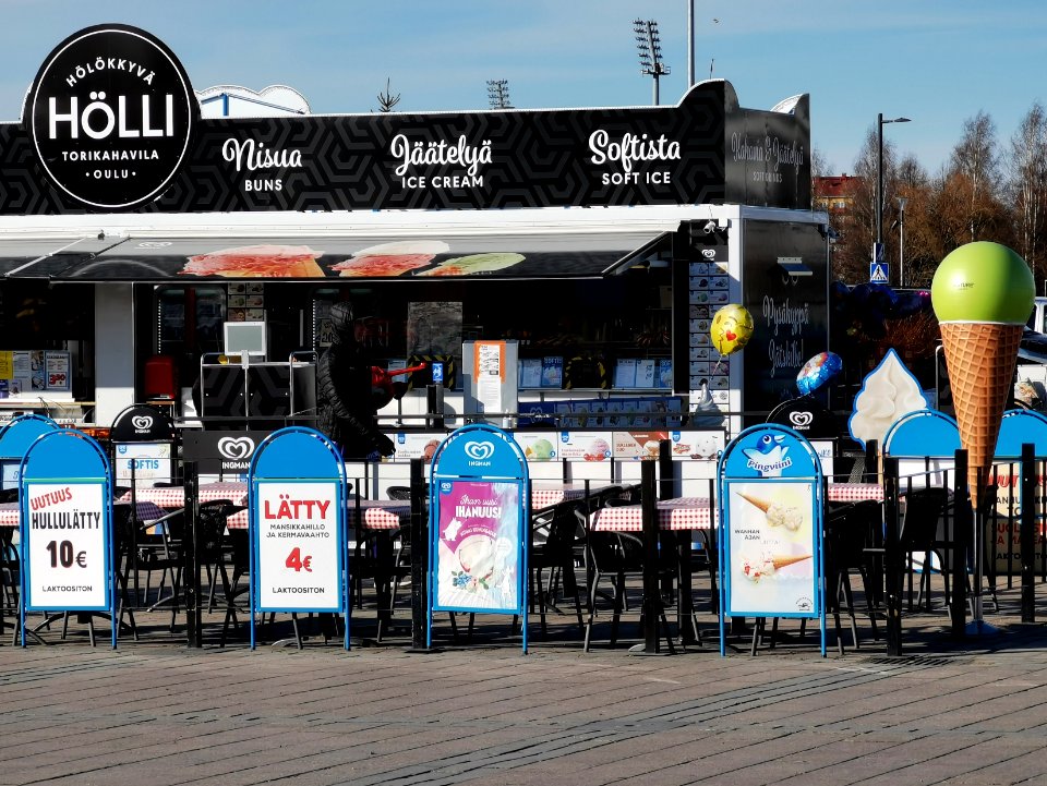 Hölökkyvä Hölli Oulu Market Square 20210501